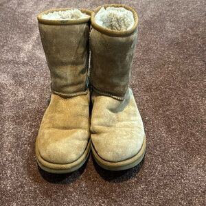 Tan Ugg